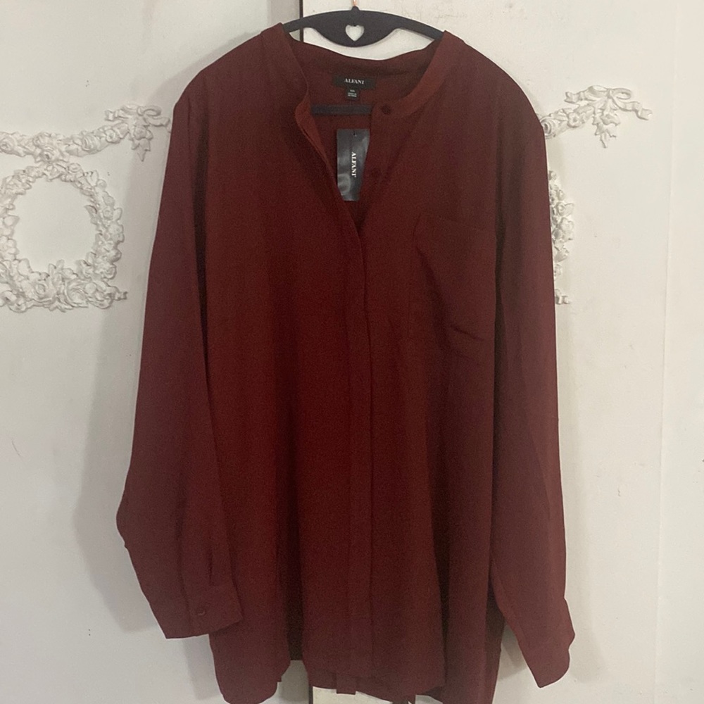 Burgundy red pleated back tunic length top. Alfani SZ XXL